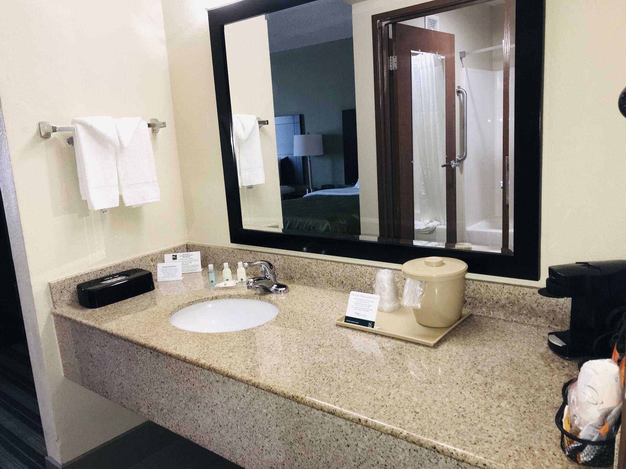 Quality Inn & Suites West Monroe Bagian luar foto